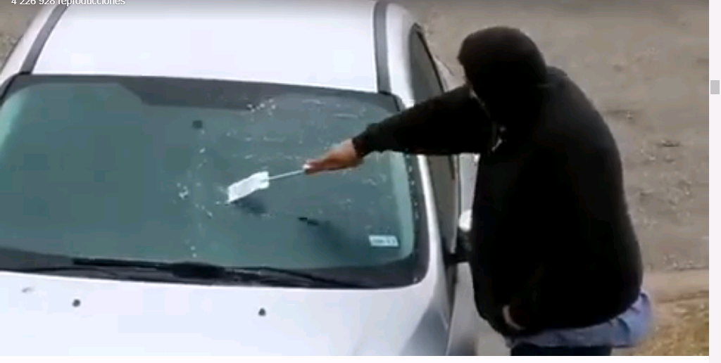 Quitar hielo parabrisas